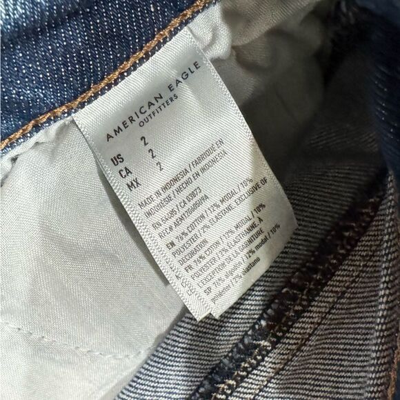 American Eagle Mom Shorts High Rise Distressed Women’s 2 - Picture 4 of 5